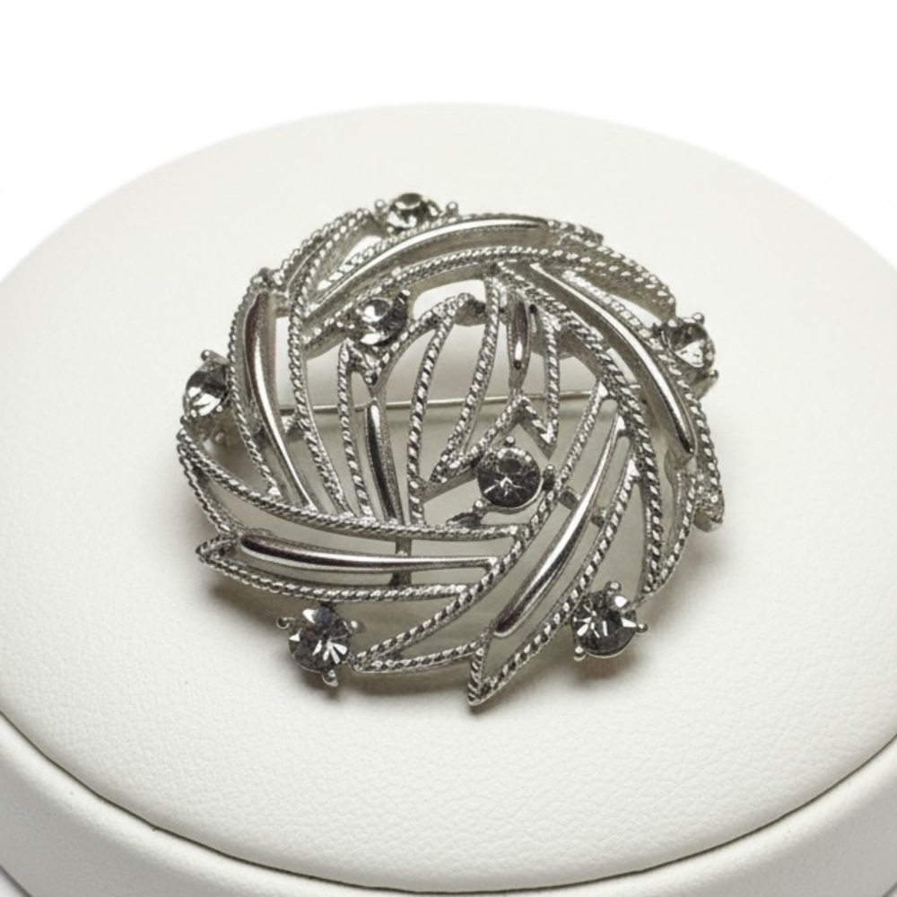 Signed Lisner Vintage Swirly Star Brooch with‎ Rhinestones